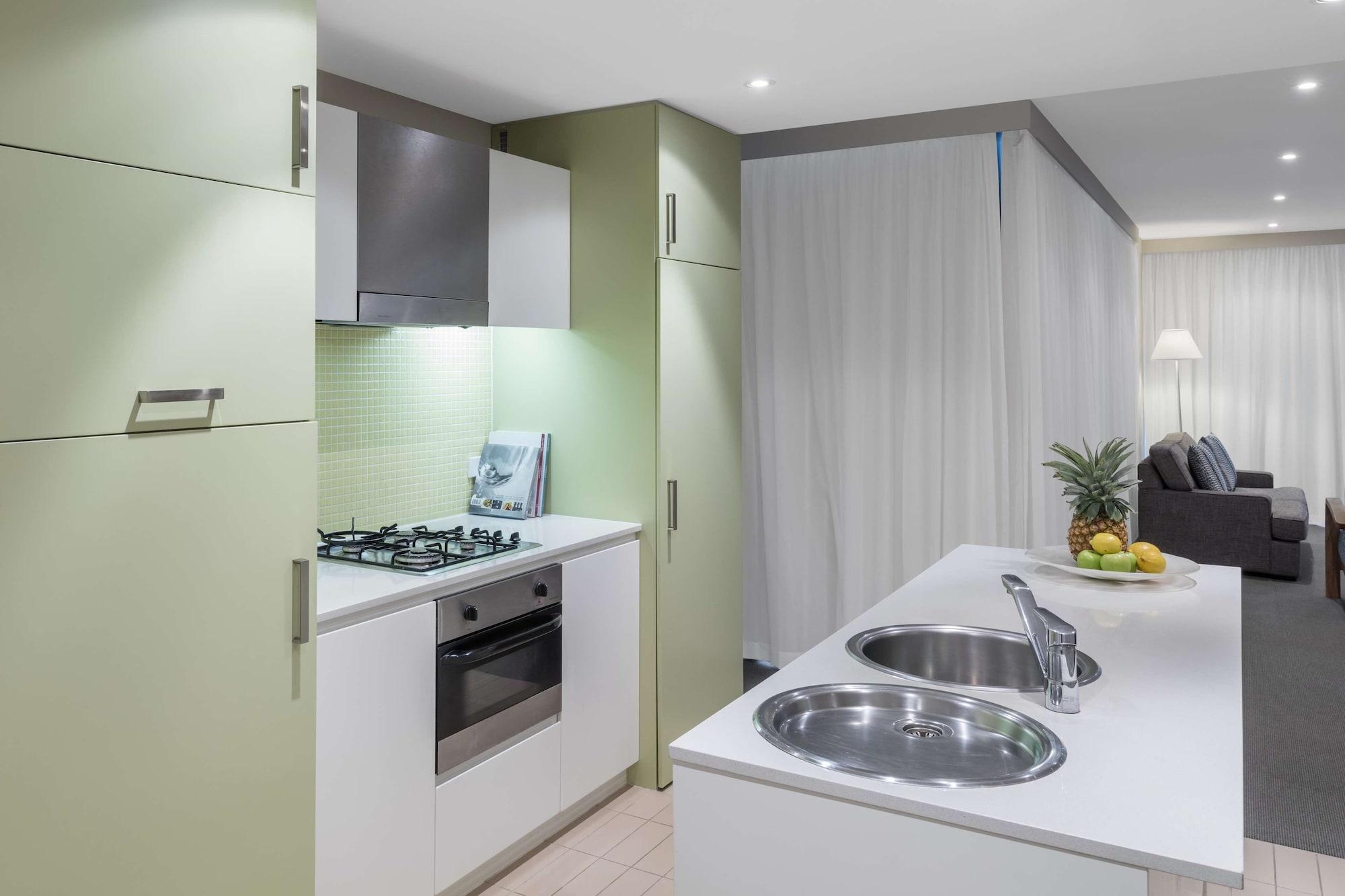 Oaks Glenelg Liberty Suites Аделейд Екстериор снимка