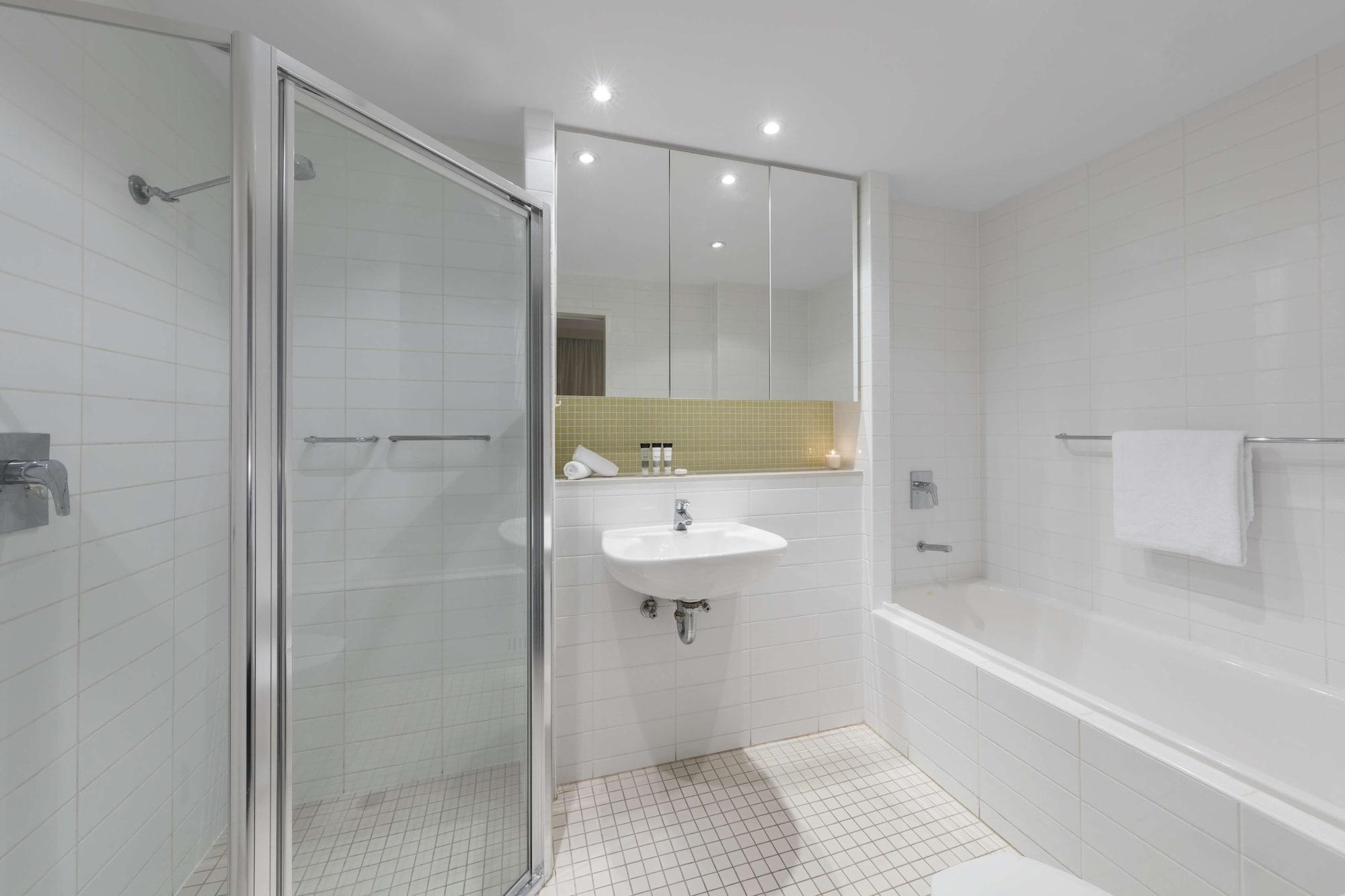 Oaks Glenelg Liberty Suites Аделейд Екстериор снимка