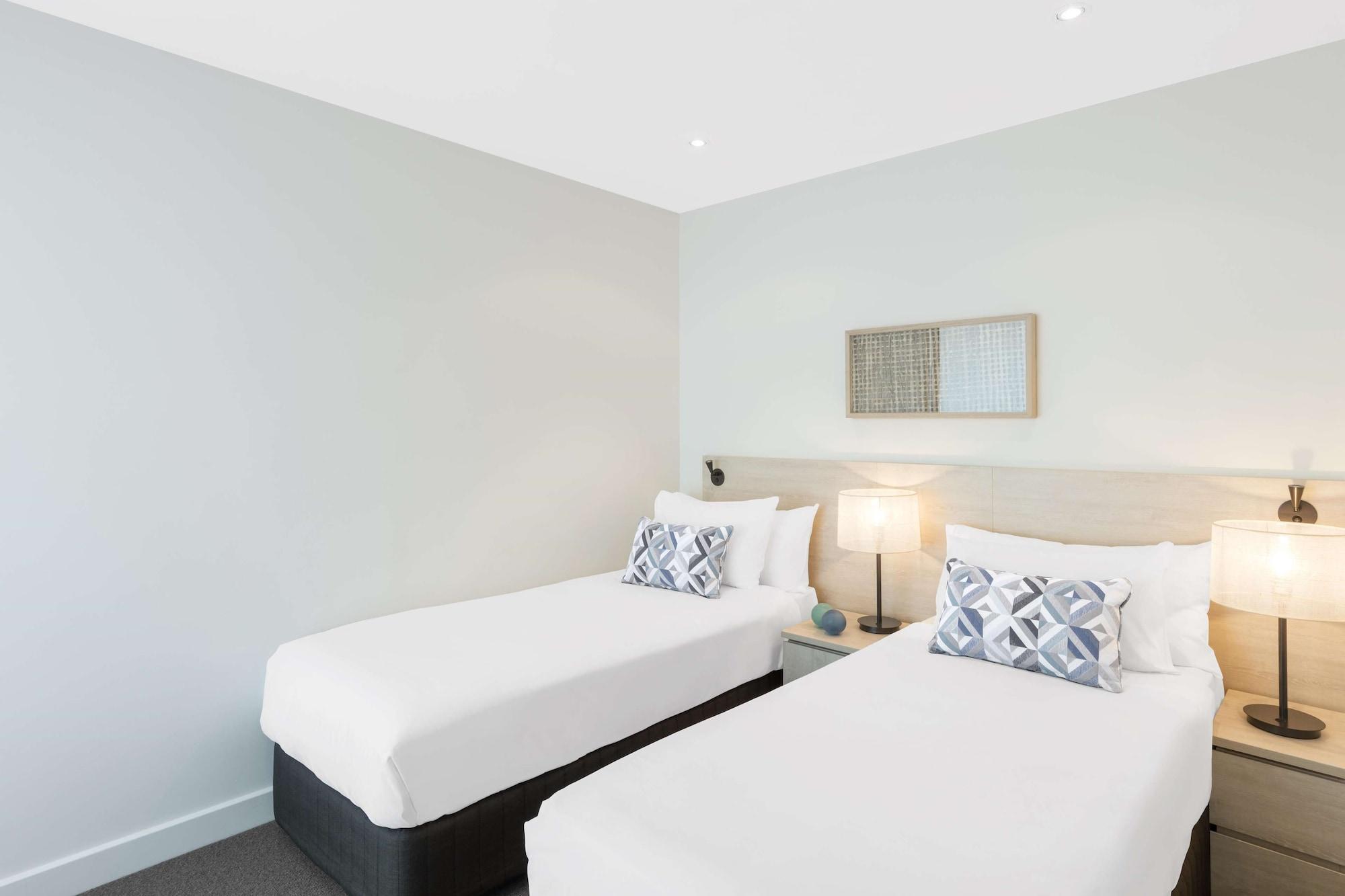 Oaks Glenelg Liberty Suites Аделейд Екстериор снимка