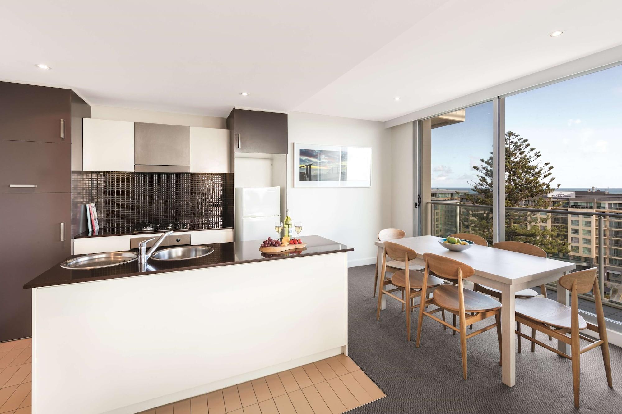 Oaks Glenelg Liberty Suites Аделейд Екстериор снимка