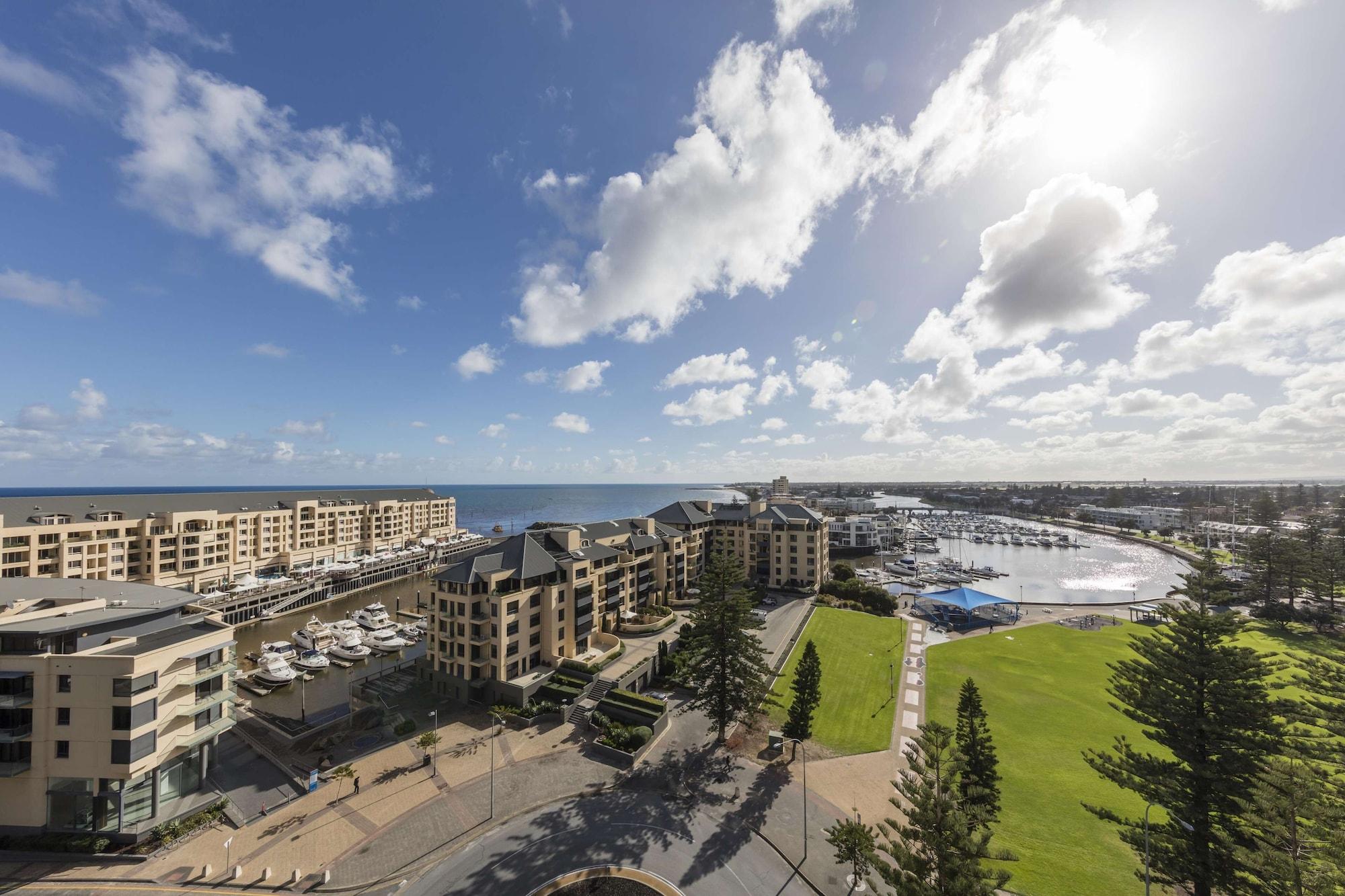 Oaks Glenelg Liberty Suites Аделейд Екстериор снимка