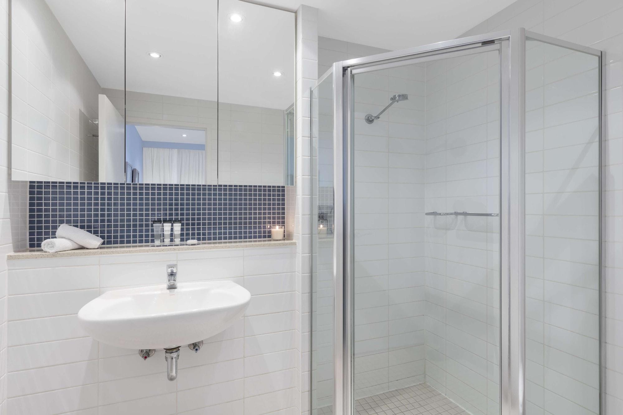 Oaks Glenelg Liberty Suites Аделейд Екстериор снимка