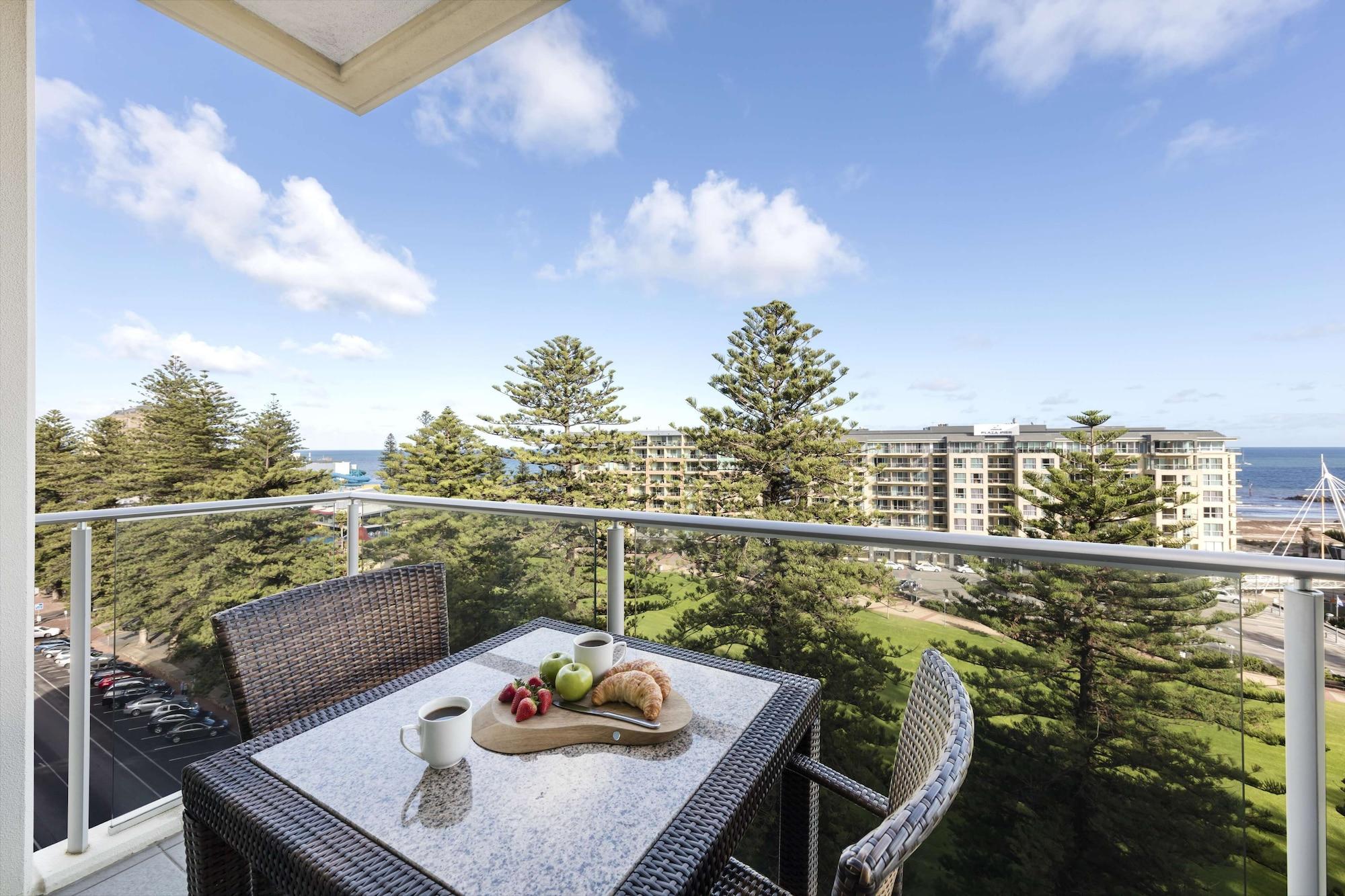 Oaks Glenelg Liberty Suites Аделейд Екстериор снимка