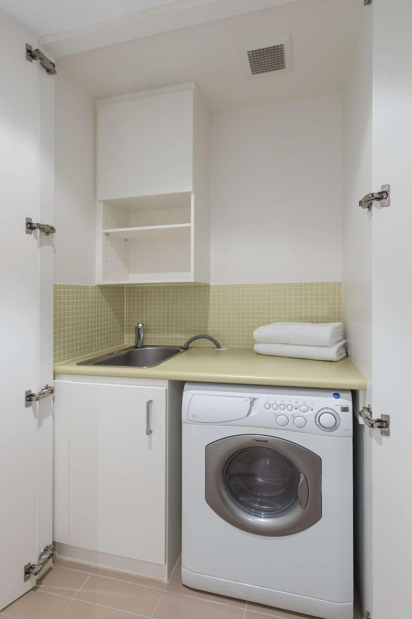 Oaks Glenelg Liberty Suites Аделейд Екстериор снимка