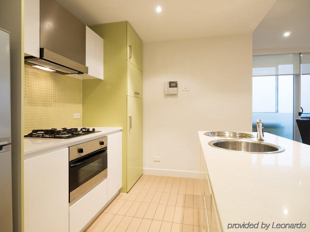 Oaks Glenelg Liberty Suites Аделейд Екстериор снимка