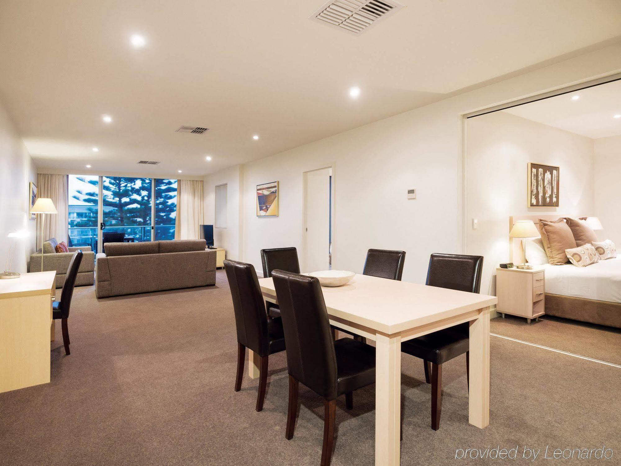 Oaks Glenelg Liberty Suites Аделейд Екстериор снимка