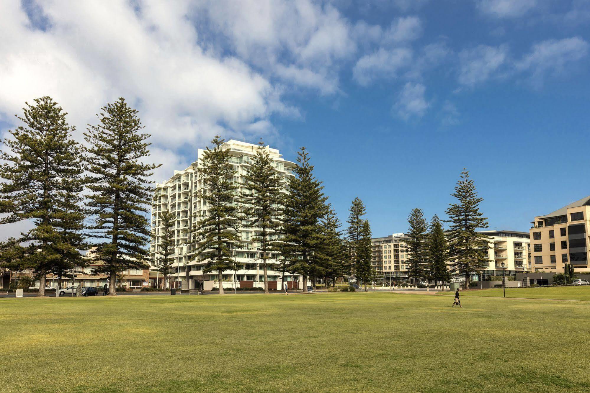 Oaks Glenelg Liberty Suites Аделейд Екстериор снимка