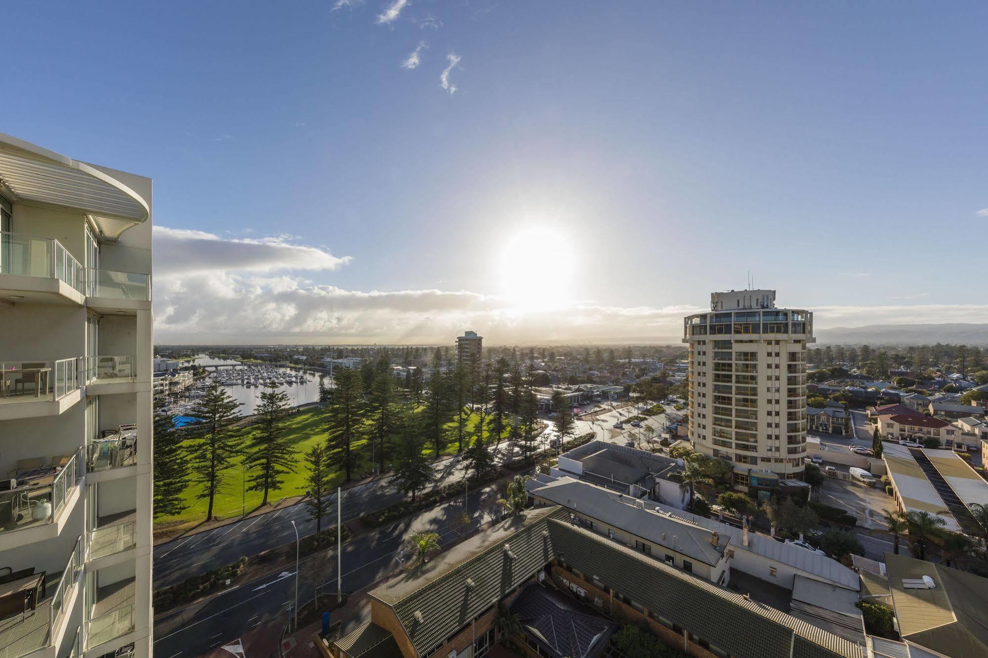 Oaks Glenelg Liberty Suites Аделейд Екстериор снимка