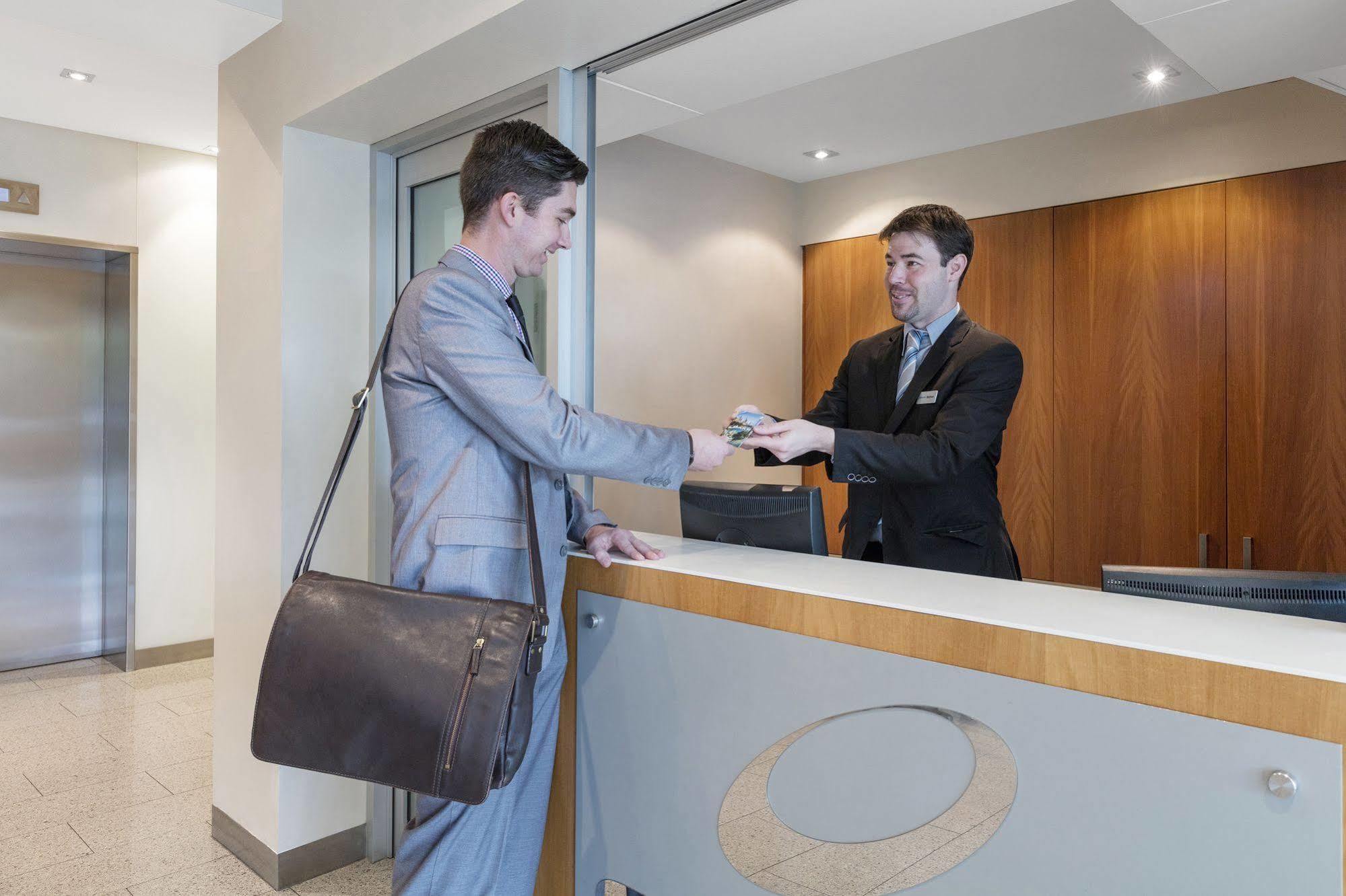 Oaks Glenelg Liberty Suites Аделейд Екстериор снимка