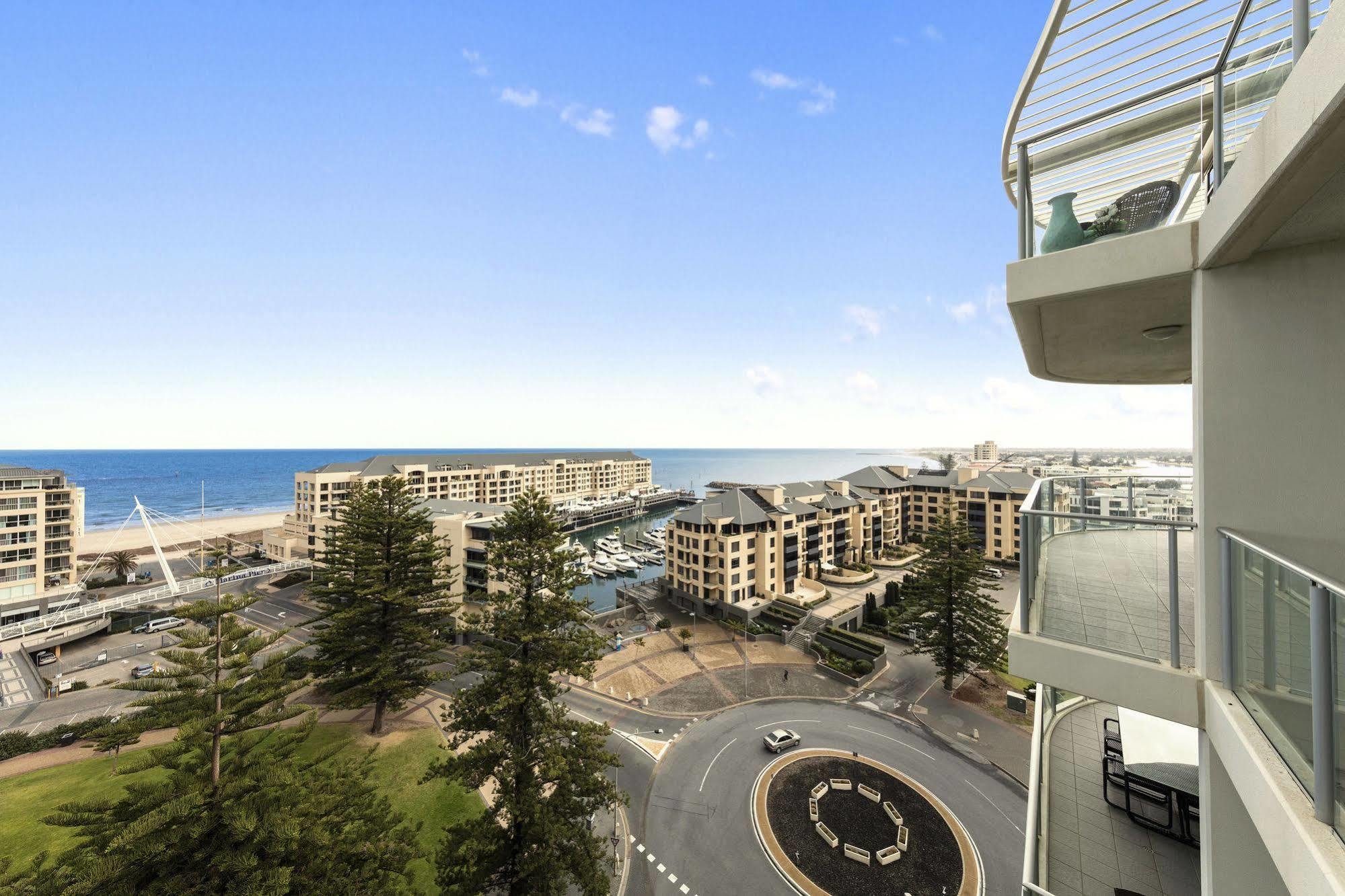 Oaks Glenelg Liberty Suites Аделейд Екстериор снимка