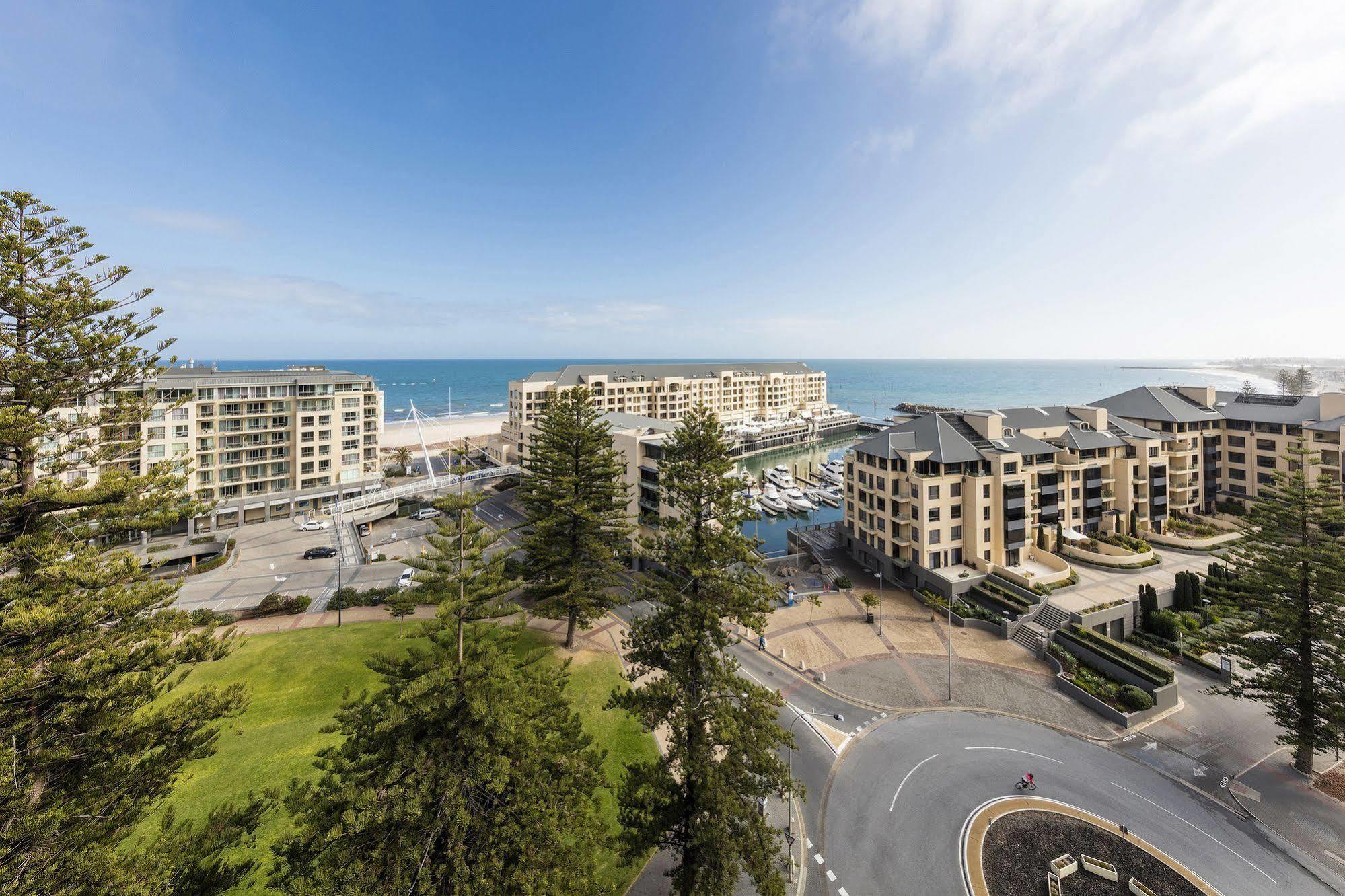 Oaks Glenelg Liberty Suites Аделейд Екстериор снимка