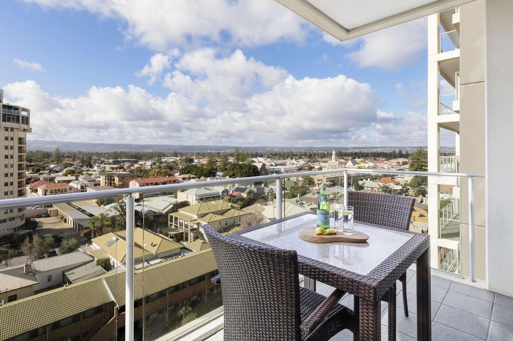 Oaks Glenelg Liberty Suites Аделейд Екстериор снимка