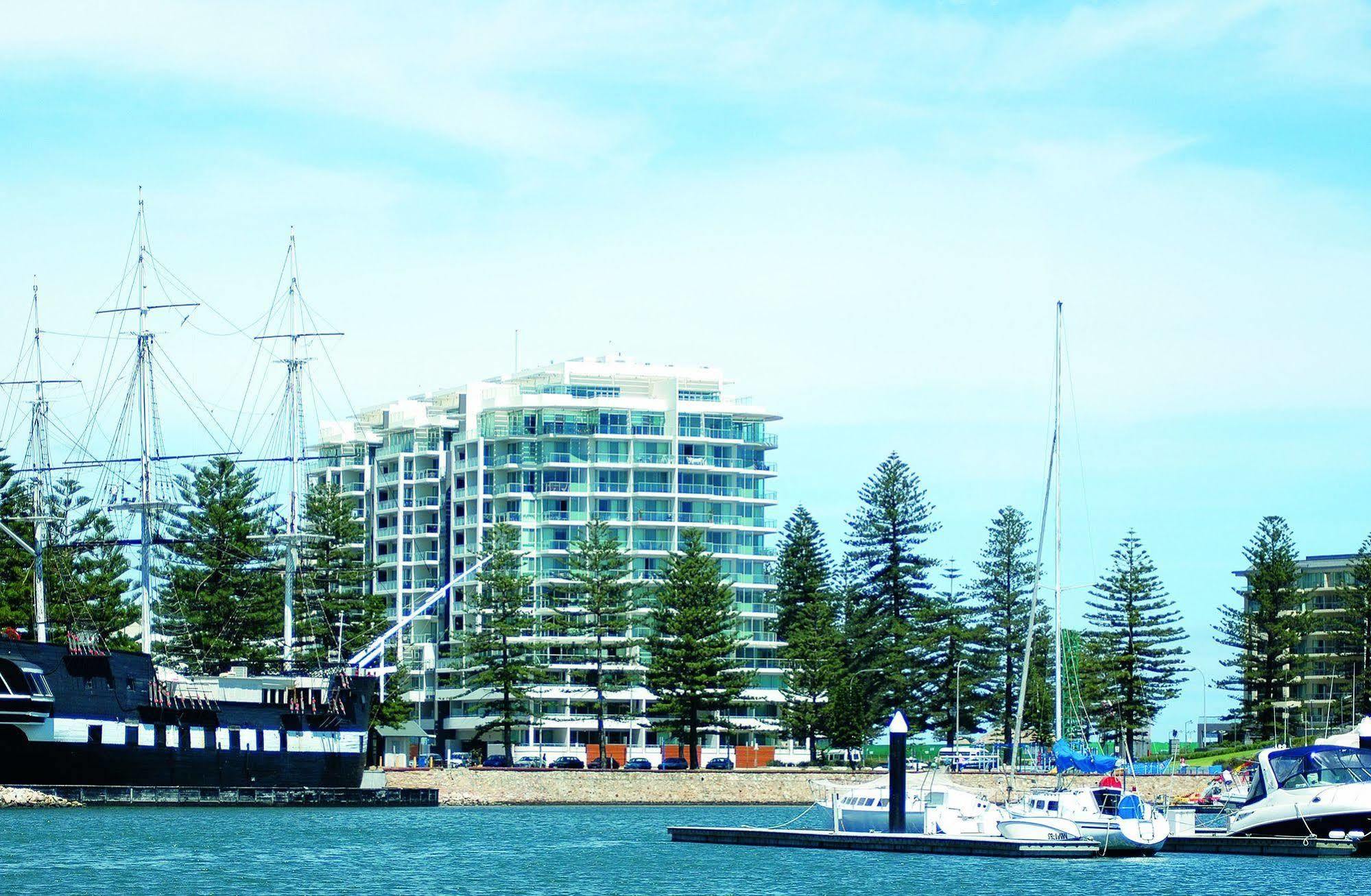 Oaks Glenelg Liberty Suites Аделейд Екстериор снимка